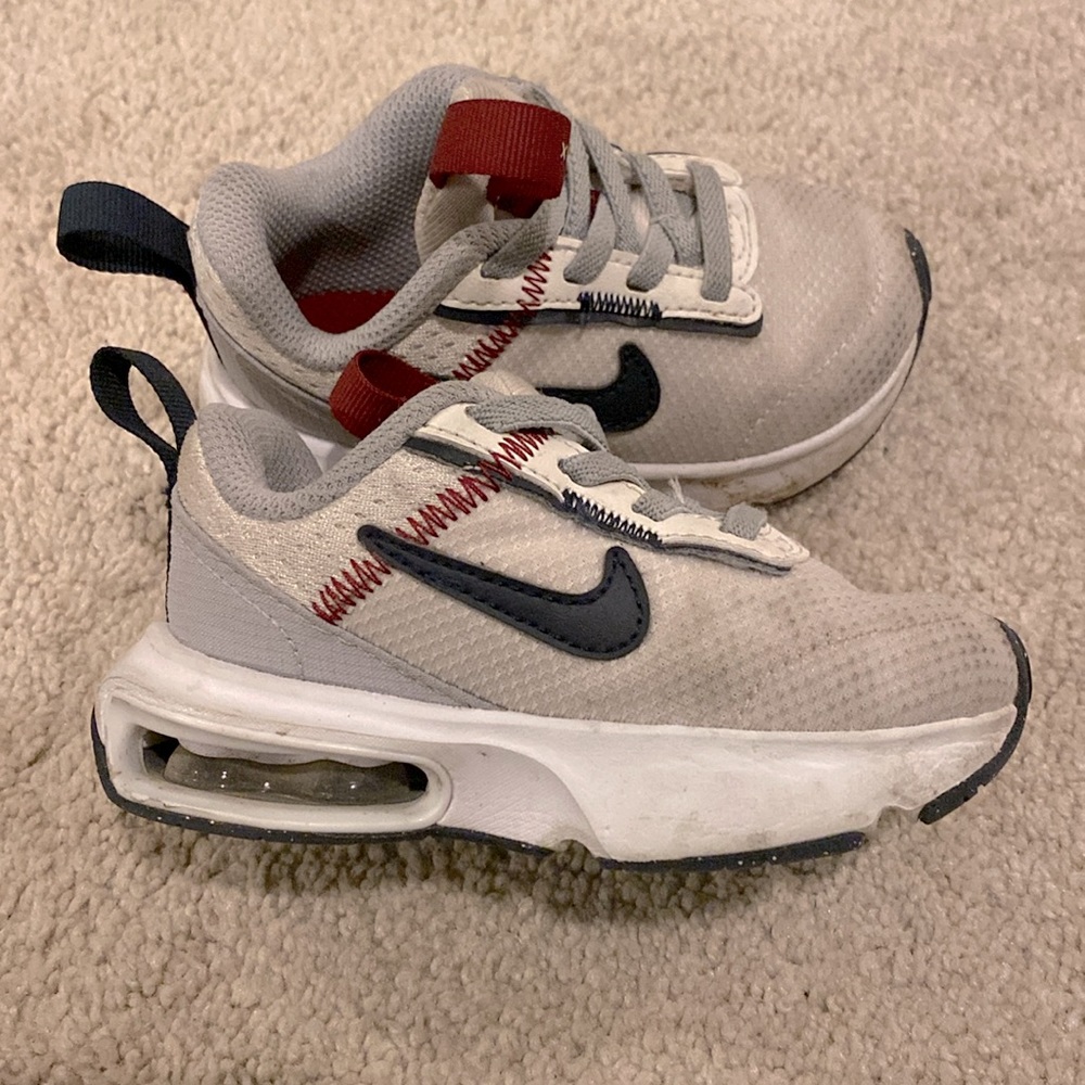 Toddler boys Nike air max shoes